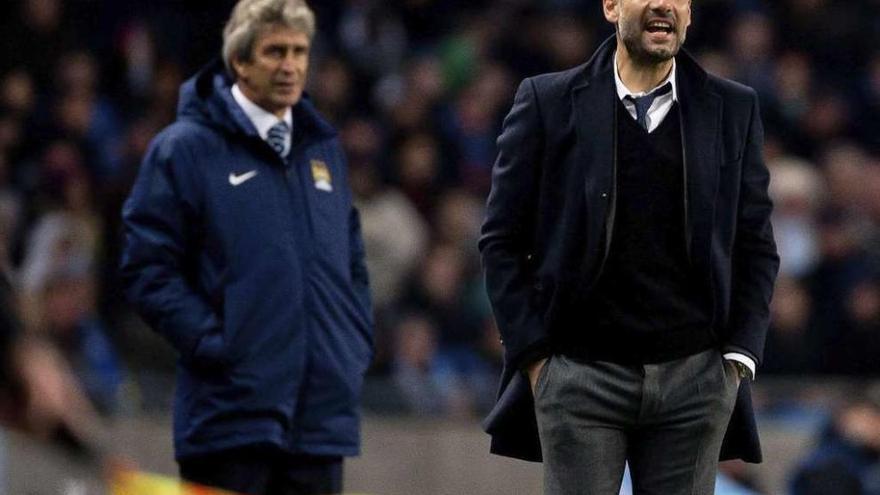 Pep Guardiola, ante la mirada de Pellegrini, durante un partido de Liga de Campeones. // Sven Hoppe