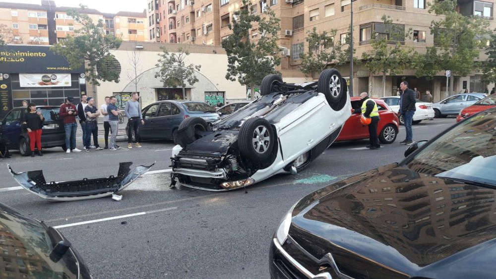 Aparatoso accidente en Blasco Ibáñez