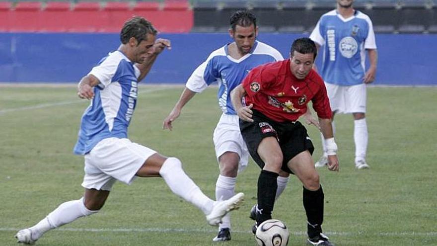 Jaime Agulló, con la camiseta de La Nucía en un amistoso disputado ante el Benidorm.