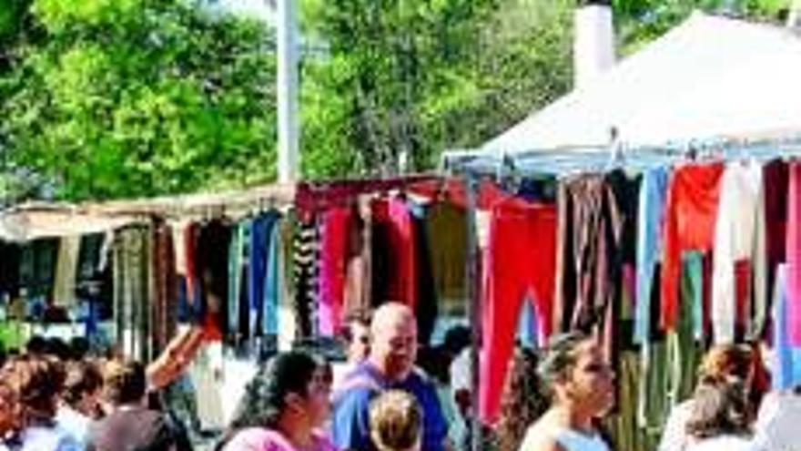 Cambian el día de mercadillo sin contar con los comerciantes