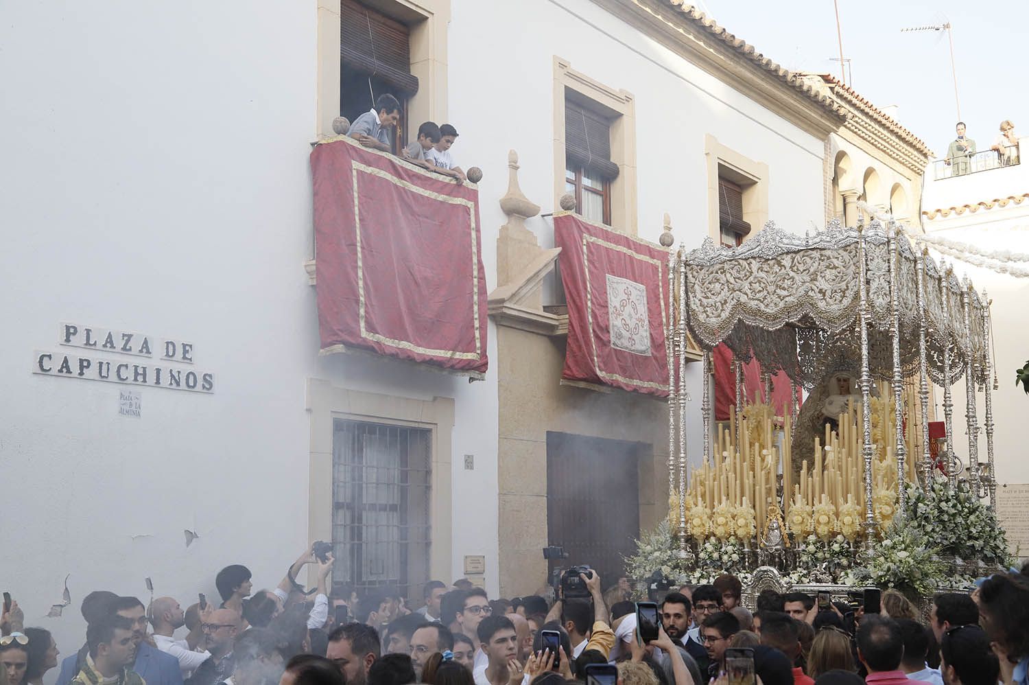 Traslado de la Virgen de La Paz hacia la Catedral antes de su coronación