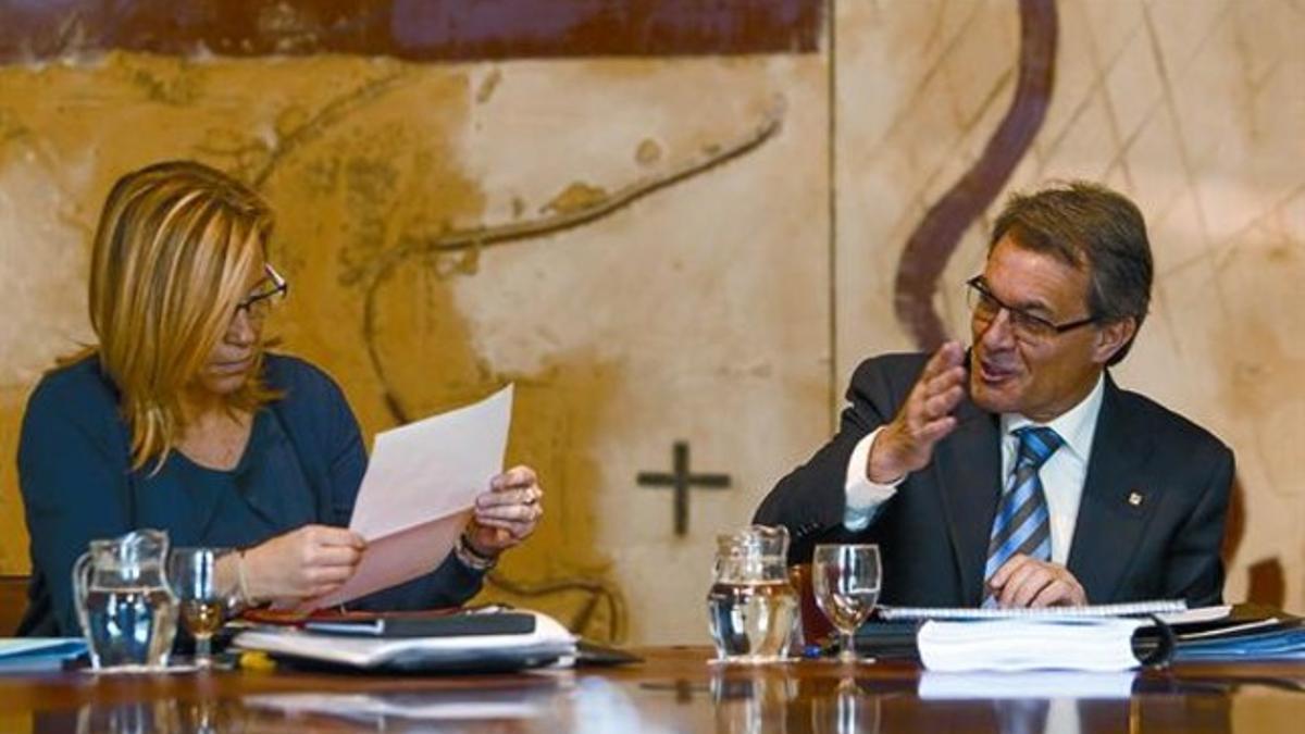 El president Mas y la vicepresidenta, Joana Ortega, en una reunión del Consell Executiu.