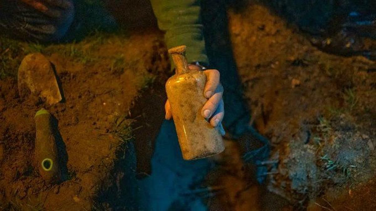 La botella desenterrada en 2021