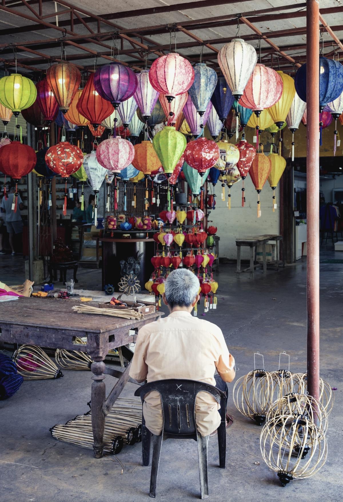 Artesano de lámparas en Hoi An