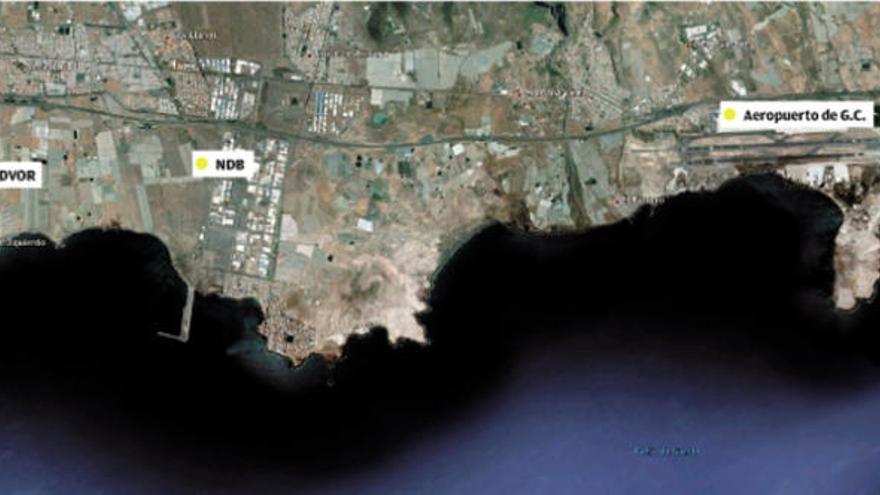 En la ortofoto del sureste grancanario se observa la distancia del aeropuerto a los dos elementos de comunicación del Ministerio de Fomento.