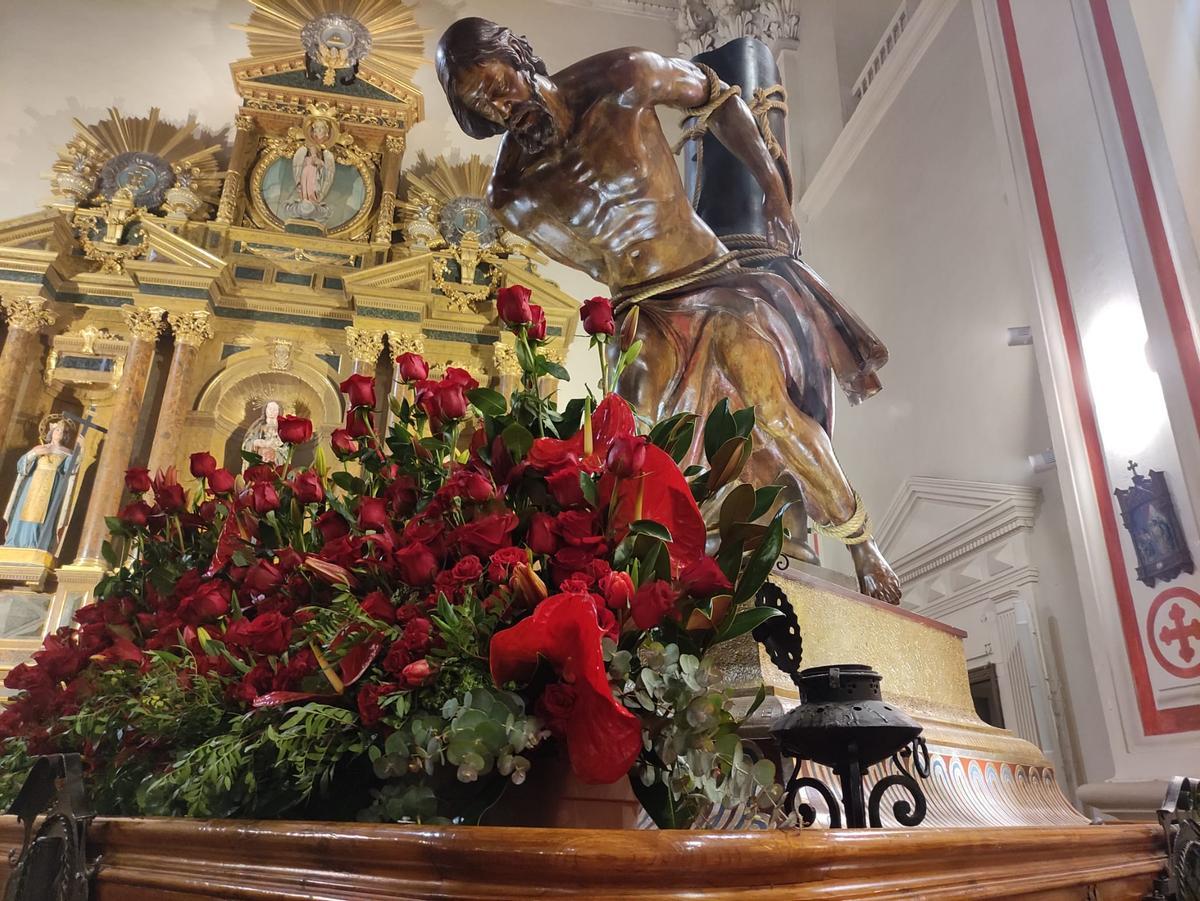 Las águilas irán en las cuatro esquinas del paso.