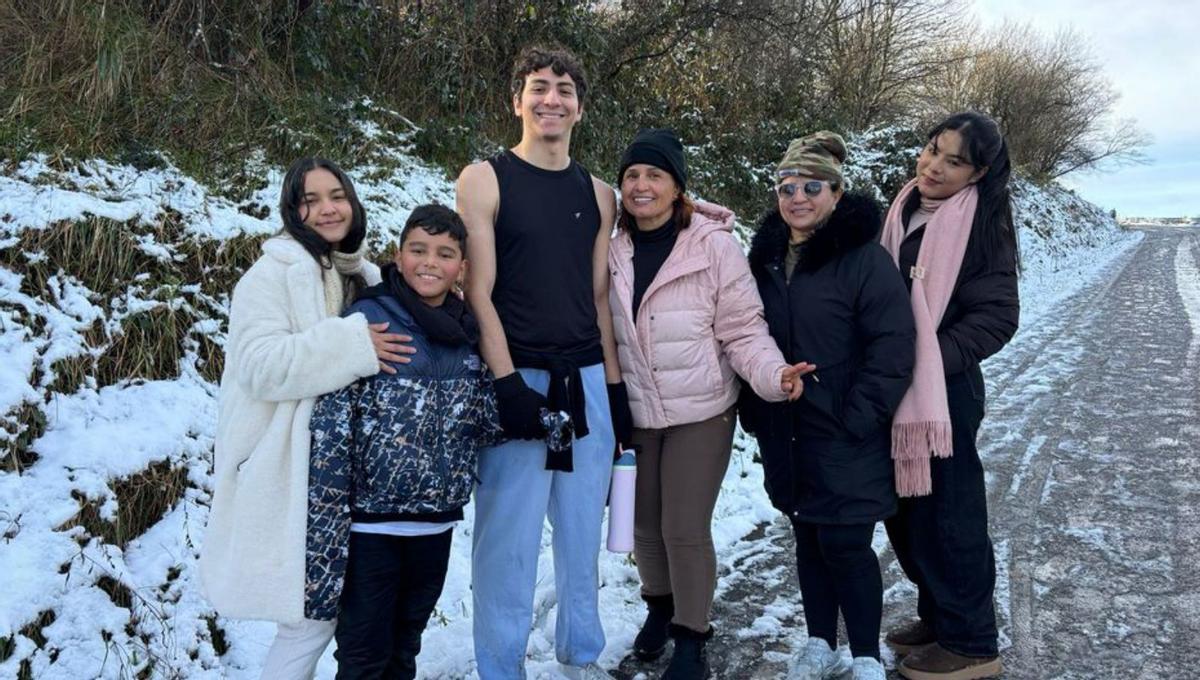 Por la izquierda, Samantha Ramírez, Neymar Andrés Ojeda, Marlon Espinosa, María Fernández, Isabel Fernández y Alejandra Quintero.