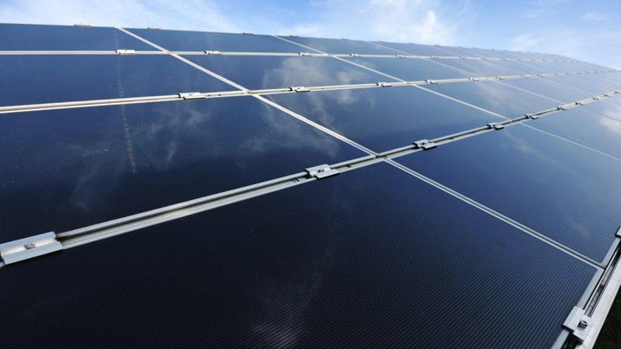Los paneles solares ahorrarán 250.000 euros en la factura de la luz de Perymuz.