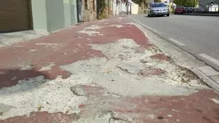 El Ayuntamiento de Langreo evalúa el estado de sus aceras para acometer un plan integral de mejoras