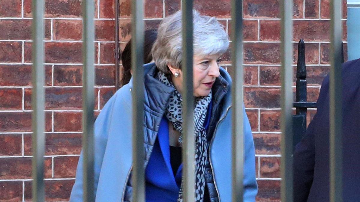 zentauroepp47701957 britain s prime minister theresa may leaves downing street  190410193308