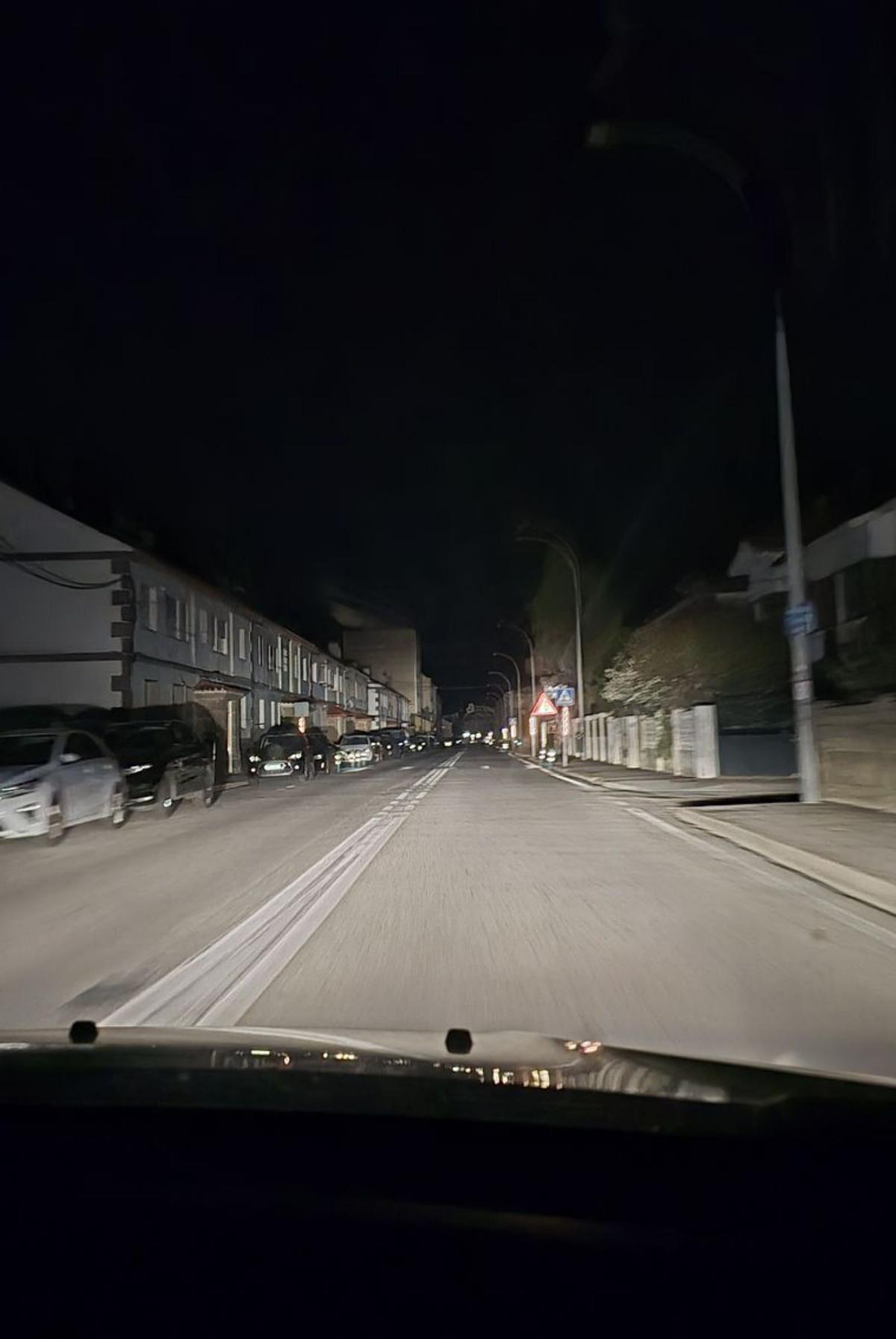 La avenida de Ourense
de Cangas, a oscuras. | G.N.