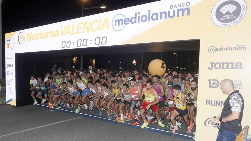 La 15K Nocturna Valencia llena de corredores la noche valenciana