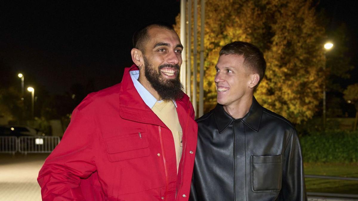 Borja y Olmo,a su llegadaa Las Rozas.