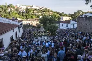 El Ayuntamiento de Cáceres felicita a la Cofradía de la Montaña por el éxito de la Procesión de Bajada