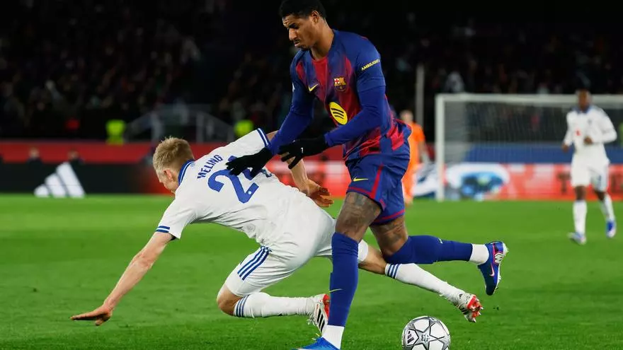 ¡El golazo de falta de Rashford que ha levantado al Camp Nou!