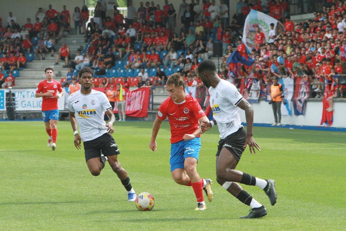 La UD Ourense celebra la victoria ante la UB Conquense a la espera del partido de vuelta