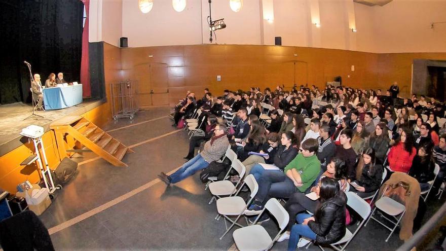 Fa uns dies, es va fer un acte per a estudiants a la Jonquera.