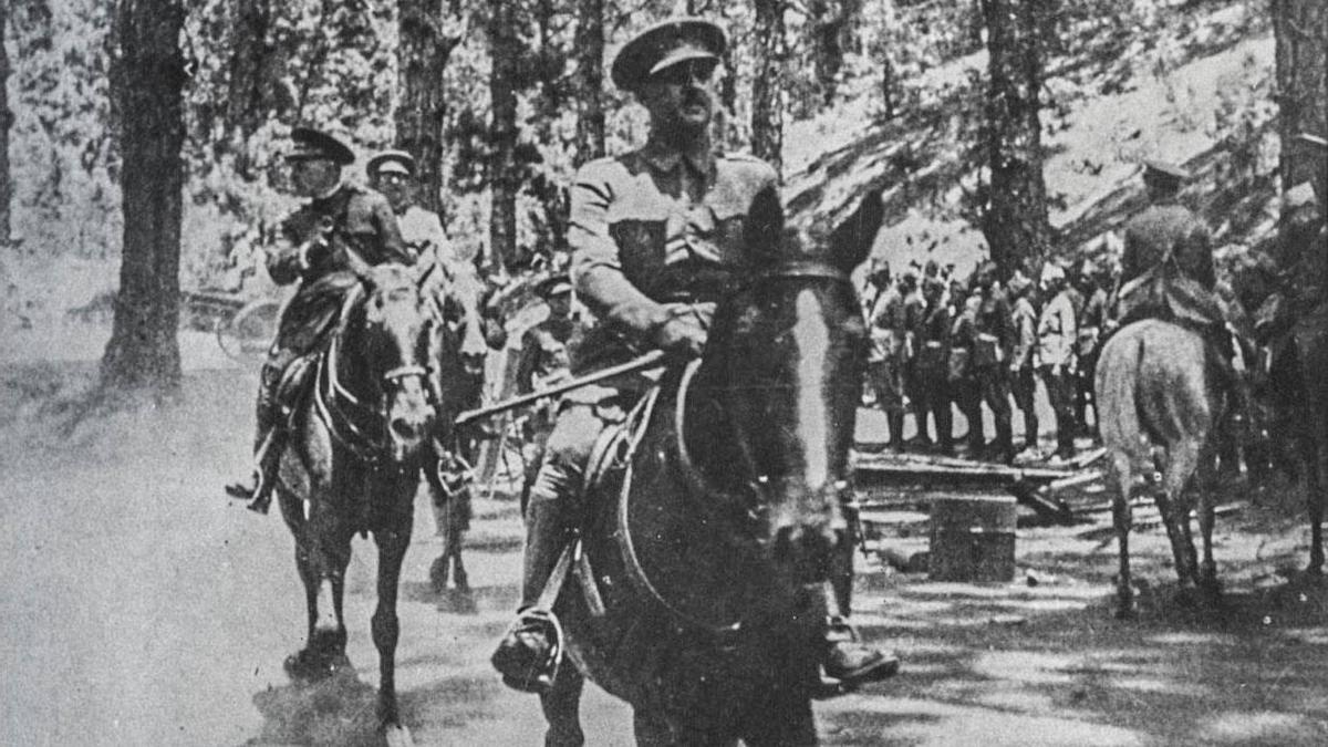 Franco llega a Las Raíces para reunirse con los mandos de las guarniciones de Canarias el 17 de junio de 1936.