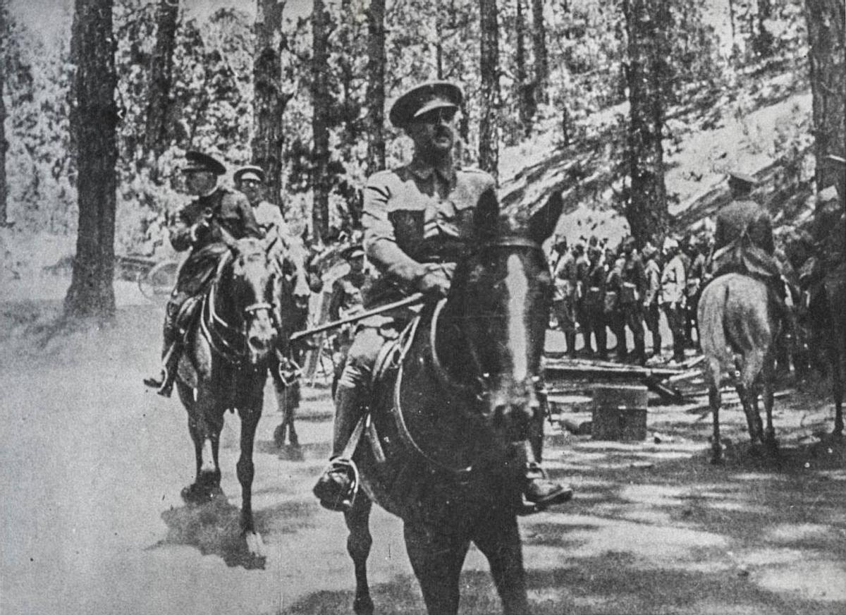 Franco llega a Las Raíces para reunirse con los mandos de las guarniciones de Canarias el 17 de junio de 1936.