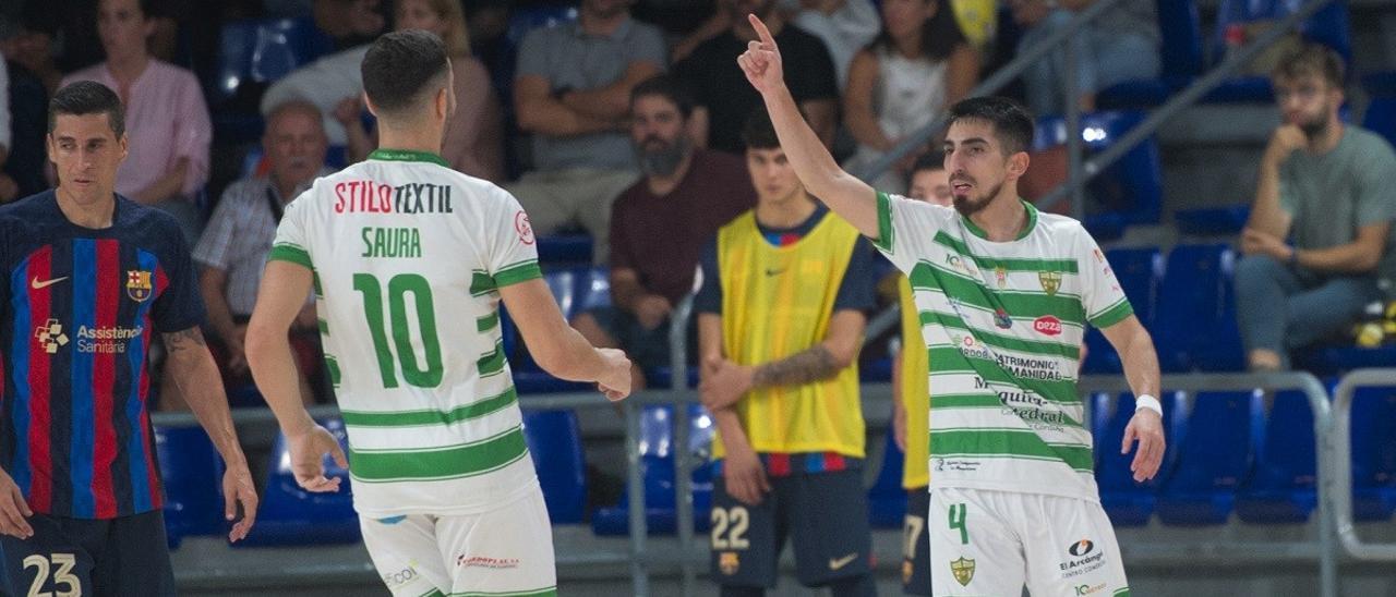 Lucas Bolo y Saura festejan uno de los goles del cierre argentino del Córdoba Futsal en el Palau.