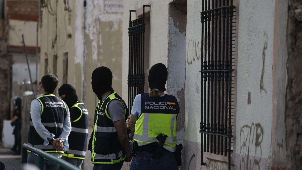 Policía Nacional en el operativo antidroga desplegado este martes en Lo Campano