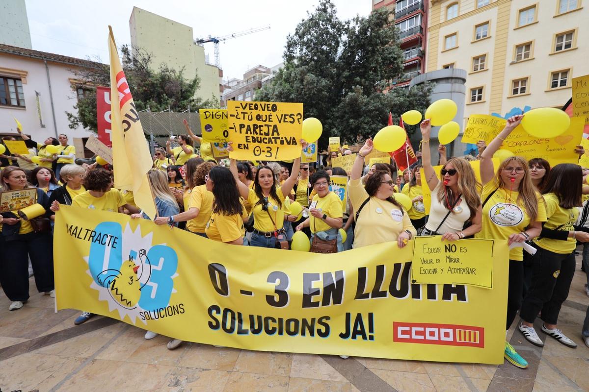 07/05/2026 | Plaza de las Aulas, Castellón | Concentración de trabajadoras de las escuelas infantiles durante la huelga educativa