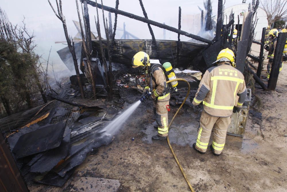 Incendi en una hípica de Salt