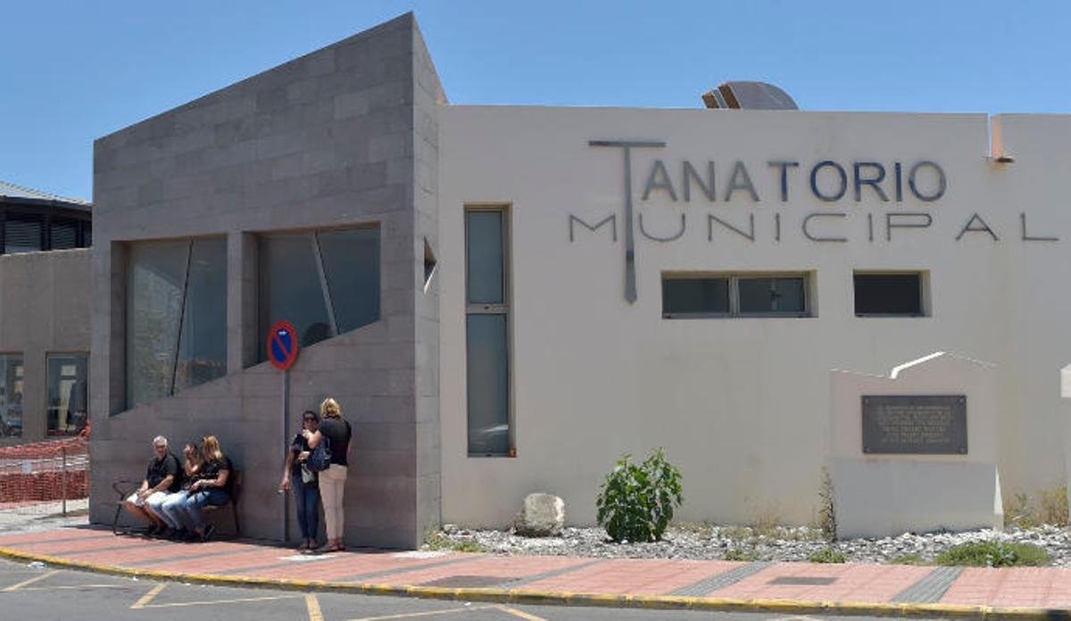 Las limitaciones del tanatorio obligan a velar a un fallecido en la capital