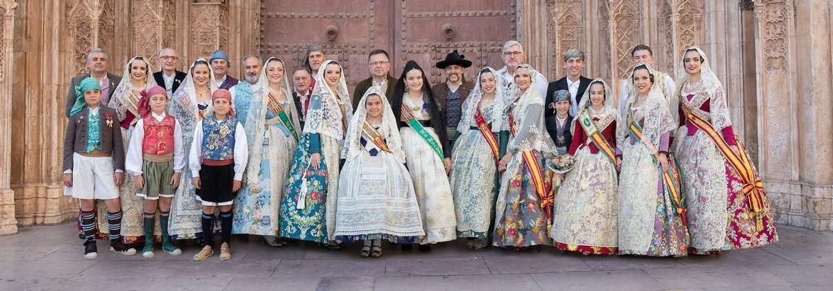 Las fallas de Especial cumplieron el ritual en la Basílicca