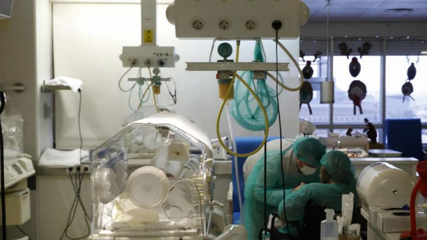 Un área de prematuros del Hospital de Cabueñes. | Marcos León