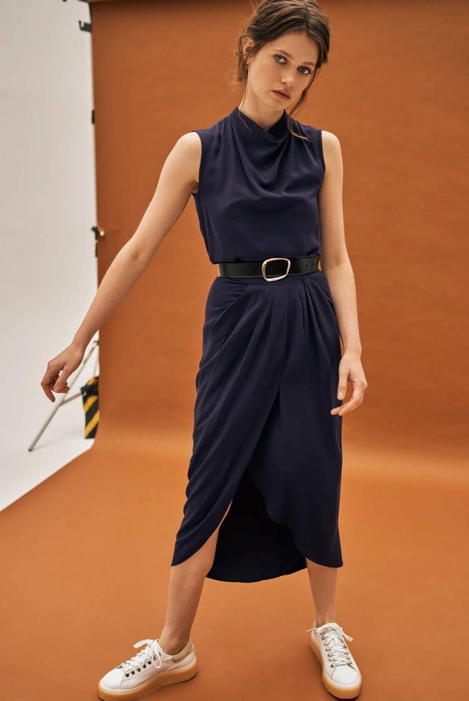 Conjunto de top y falda azul marino de la marca española Galcon