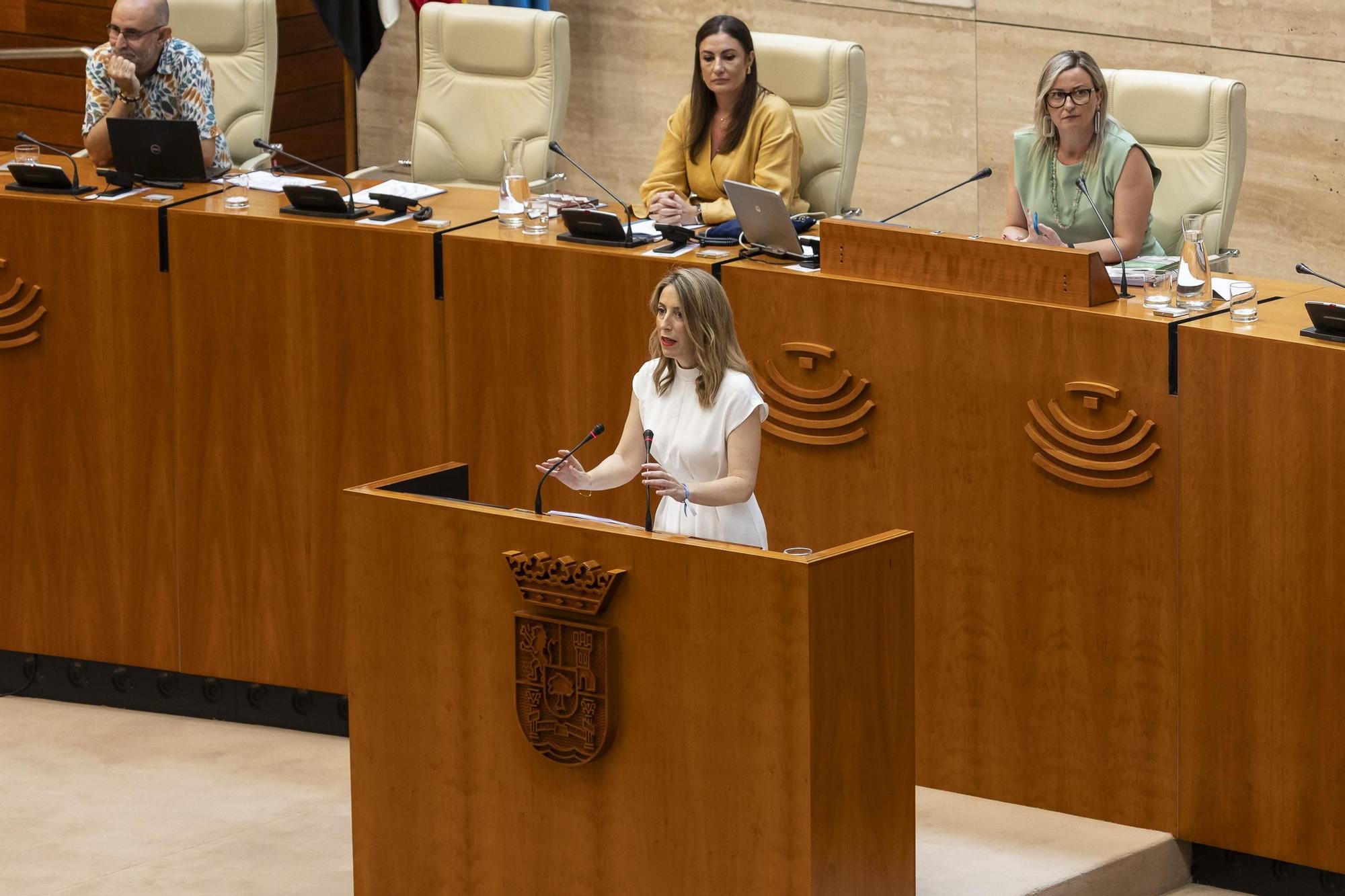Las imágenes del primer debate de estado de la región de María Guardiola