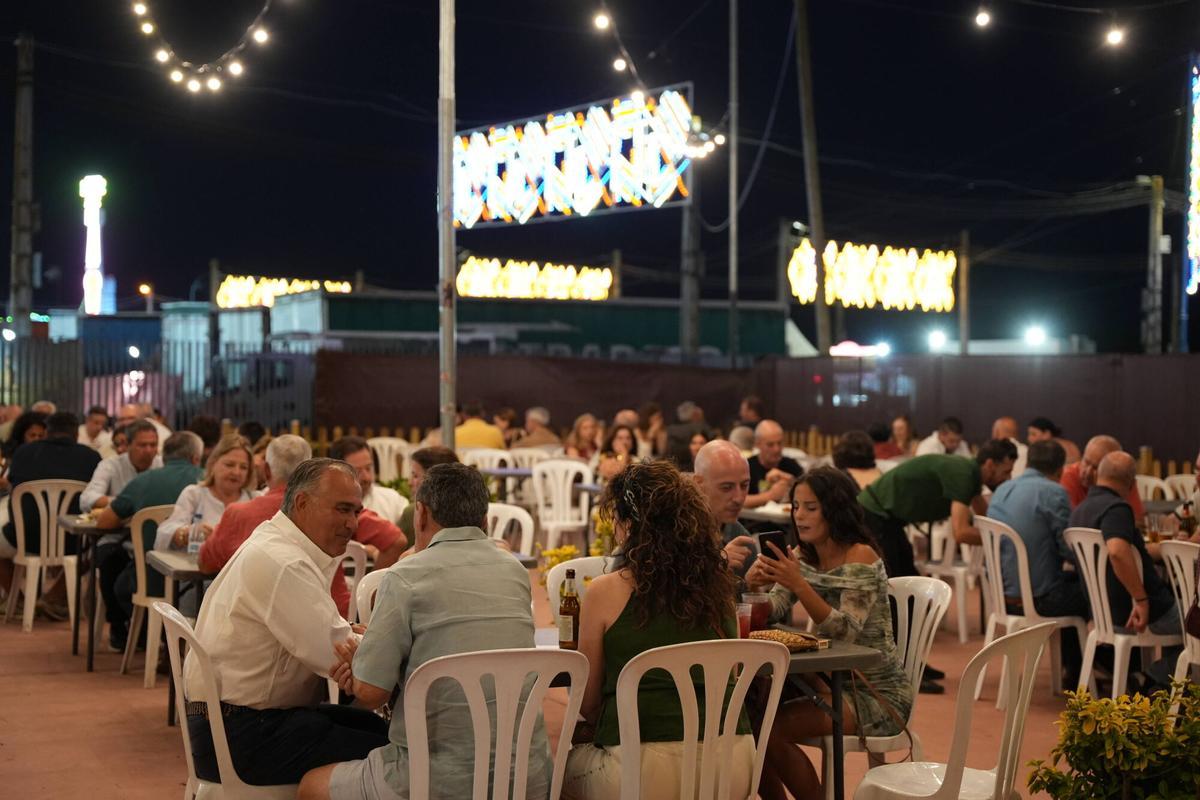 El ambiente del último viernes de la Feria de San Juan de Badajoz: encuéntrate en las fotos