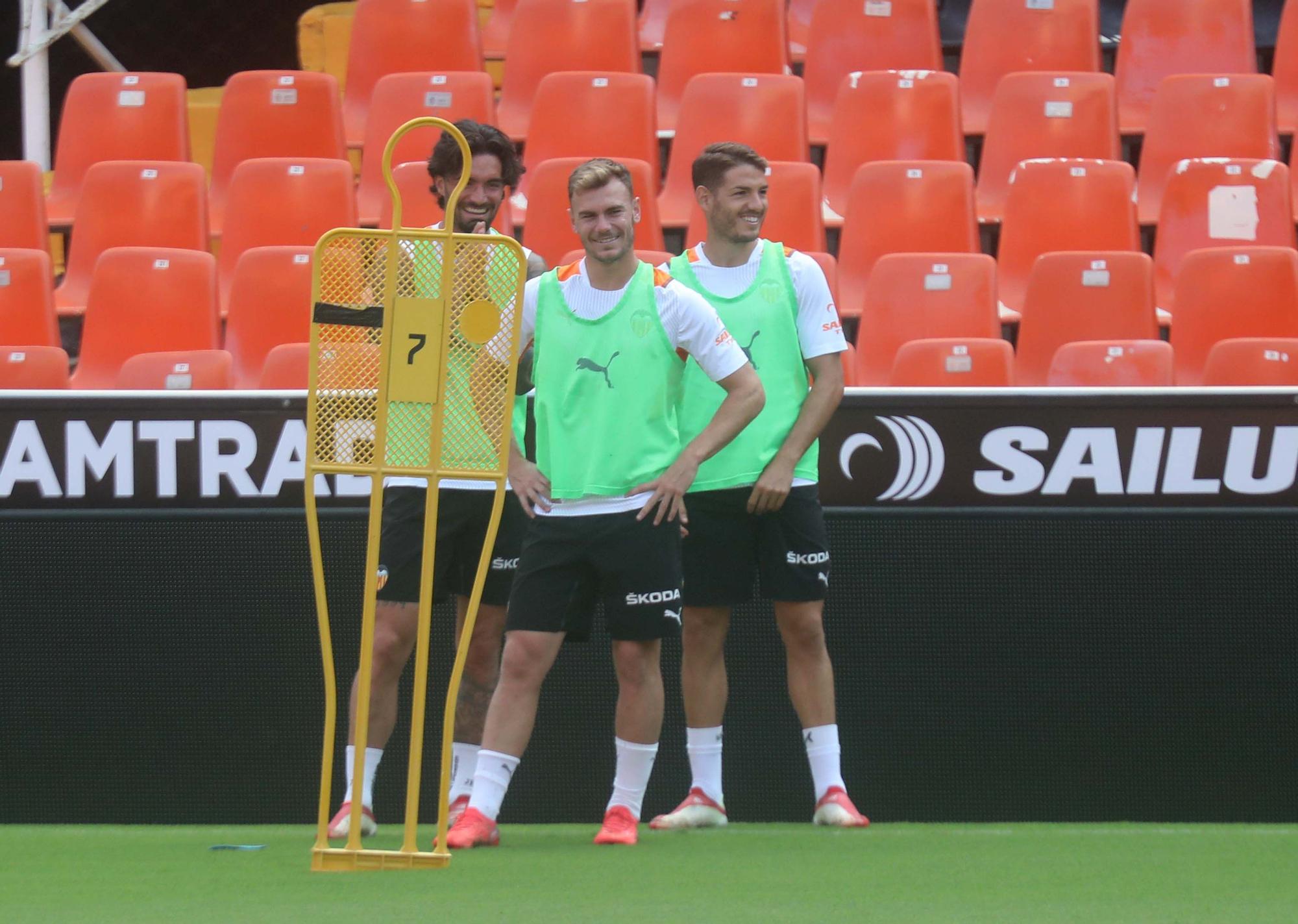 El Valencia CF prepara el partido frente al Real Madrid en Mestalla