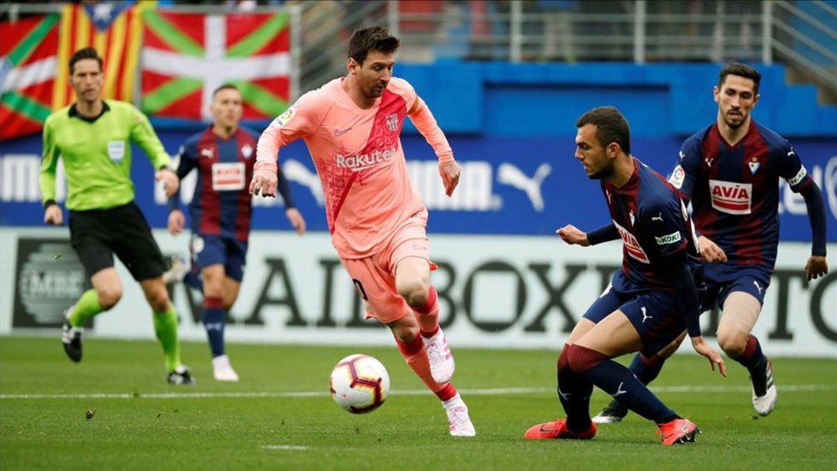 Messi marcó los dos goles azulgranas de la primera mitad