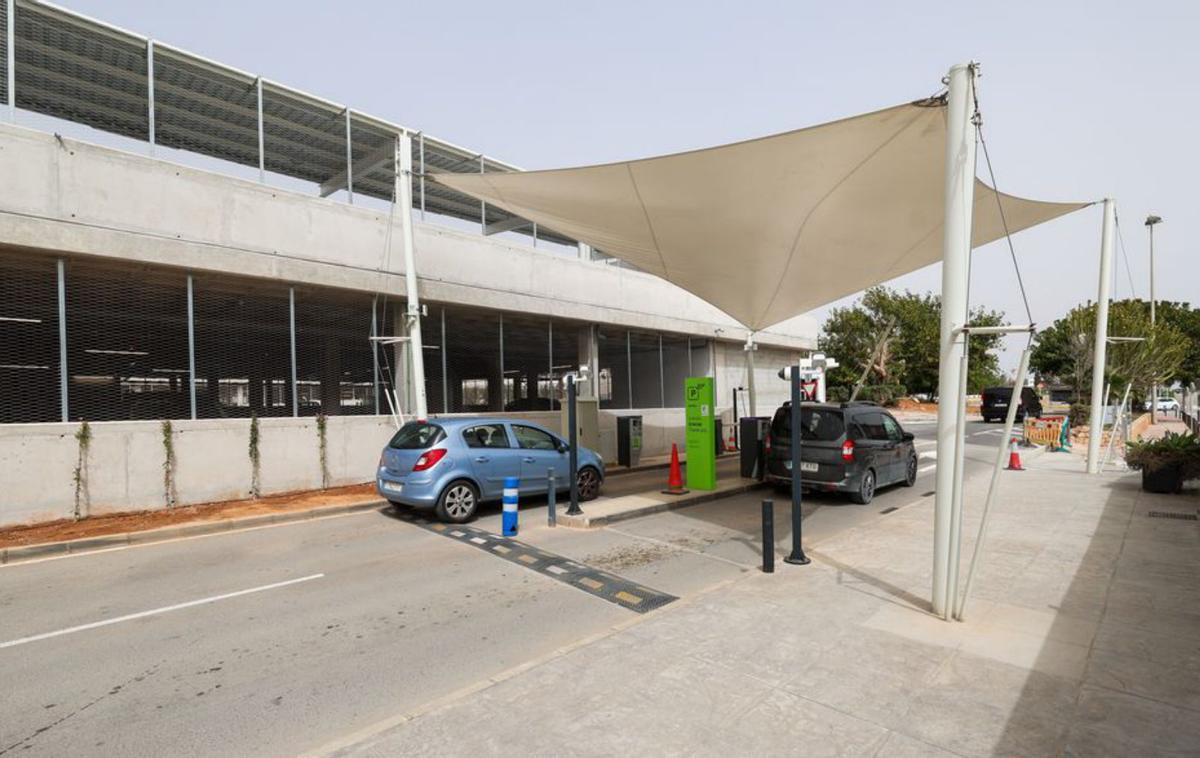 El aeropuerto ofrece más de 200 plazas en el segundo bloque para aparcamientos