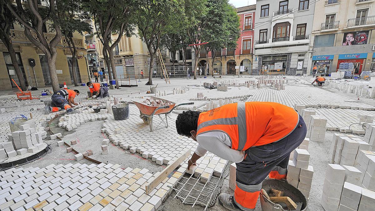 Los operarios trabajaban ayer en un proyecto que debe estar finalizado el próximo 3 de noviembre.