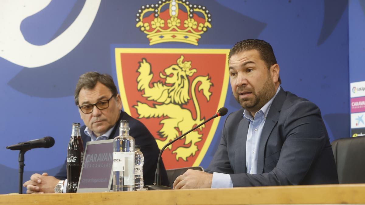 Juan Carlos Cordero y Raúl Sanllehí, en la rueda de prensa de presentación del director deportivo.