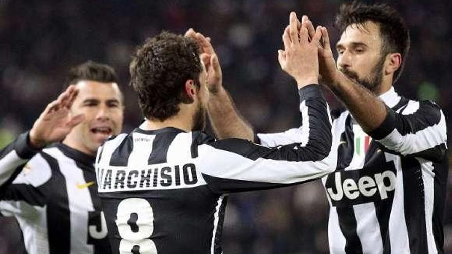 Los jugadores del Juventus celebran uno de sus goles. / giorgio benvenuti