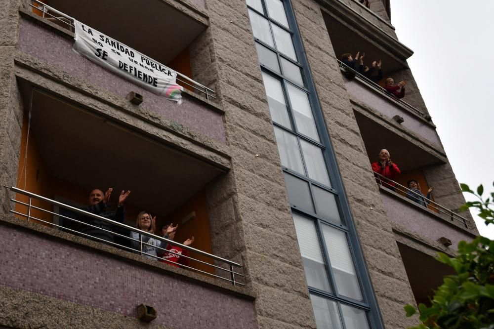 Vecinos unidos en la cuarentena por los aplausos en los balcones