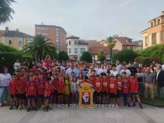 Noreña, pletórica, celebra el ascenso a Tercera Federación del Condal Club de Fútbol: "Una gesta que ya ha quedado grabada con letras de oro"