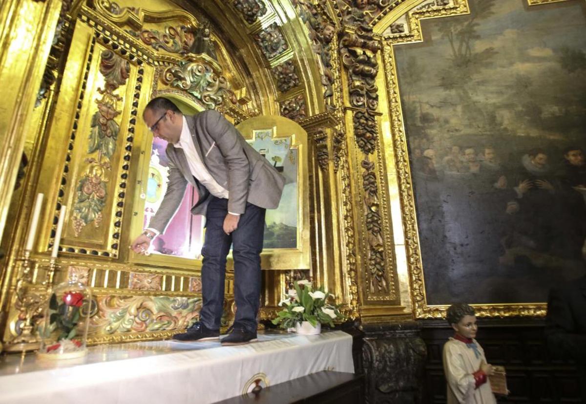 Pruebas en el camarín de la Santa Faz
