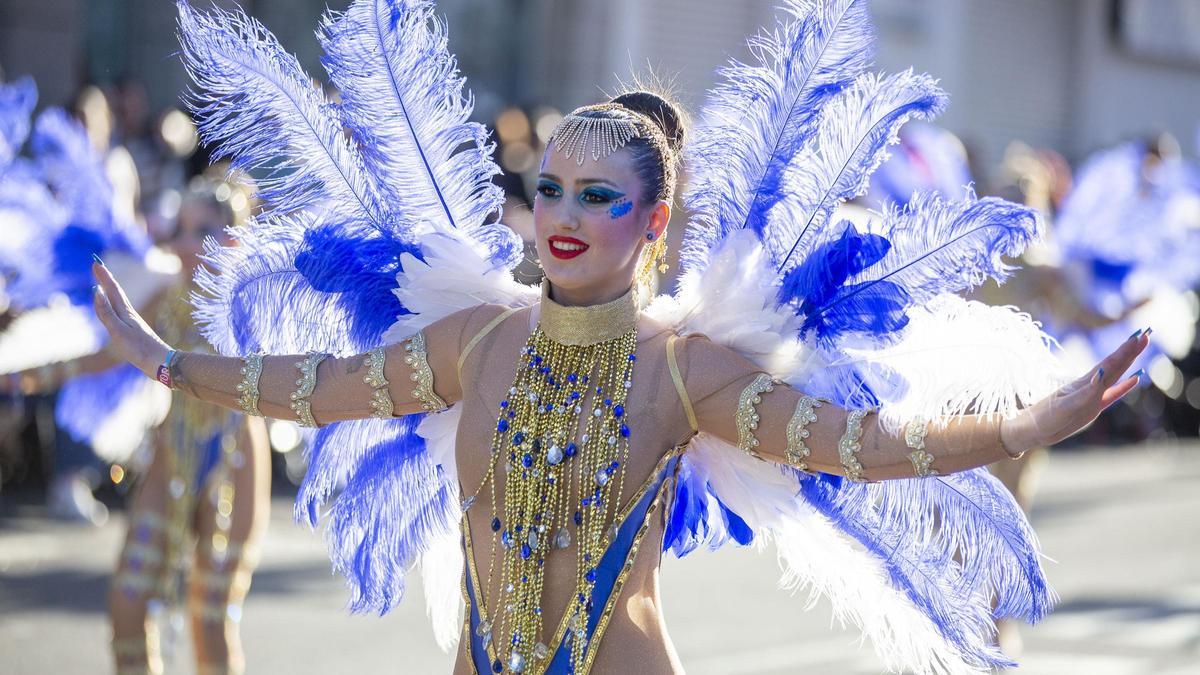 Las imágenes des desfile del martes 13 de febrero del carnaval de Cabezo de Torres 2024