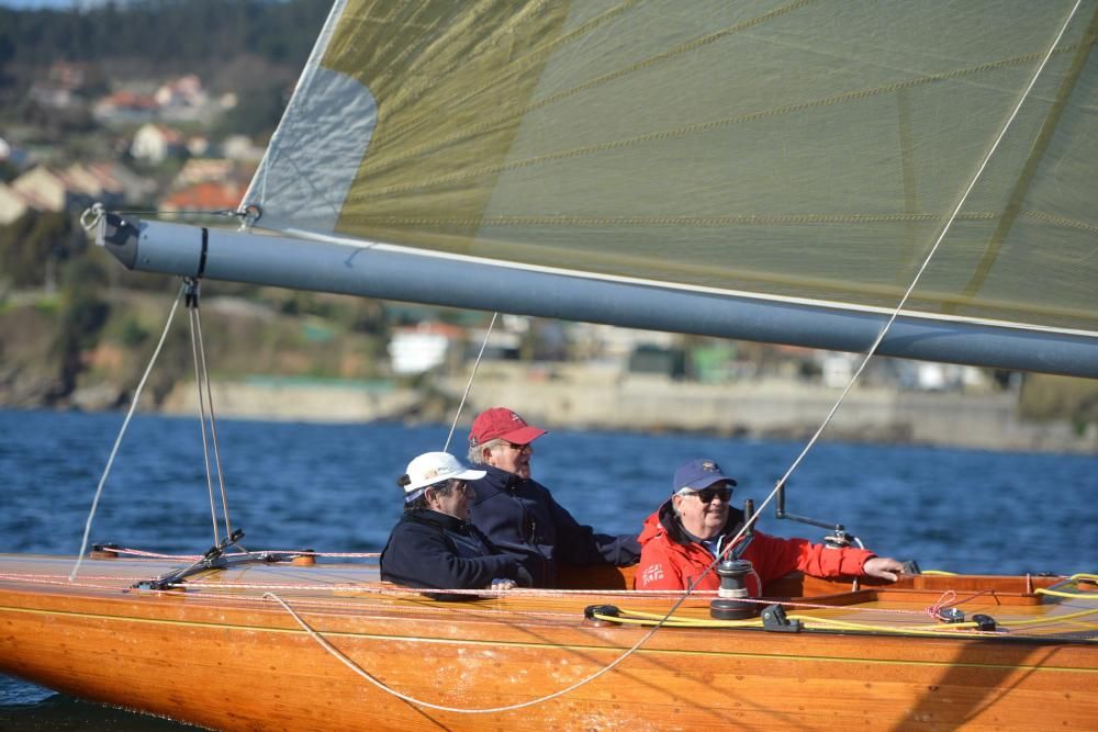 El Rey emérito Juan Carlos I navega en Sanxenxo