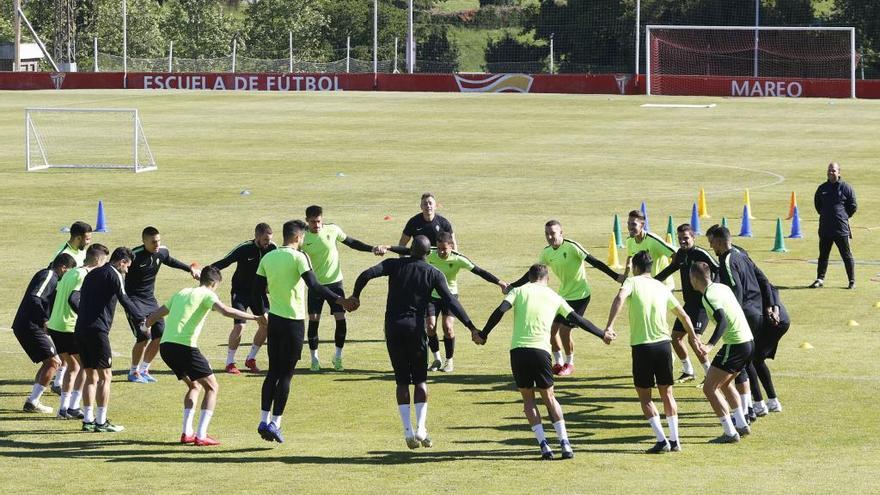 La plantilla del Sporting, esta mañana en Mareo.