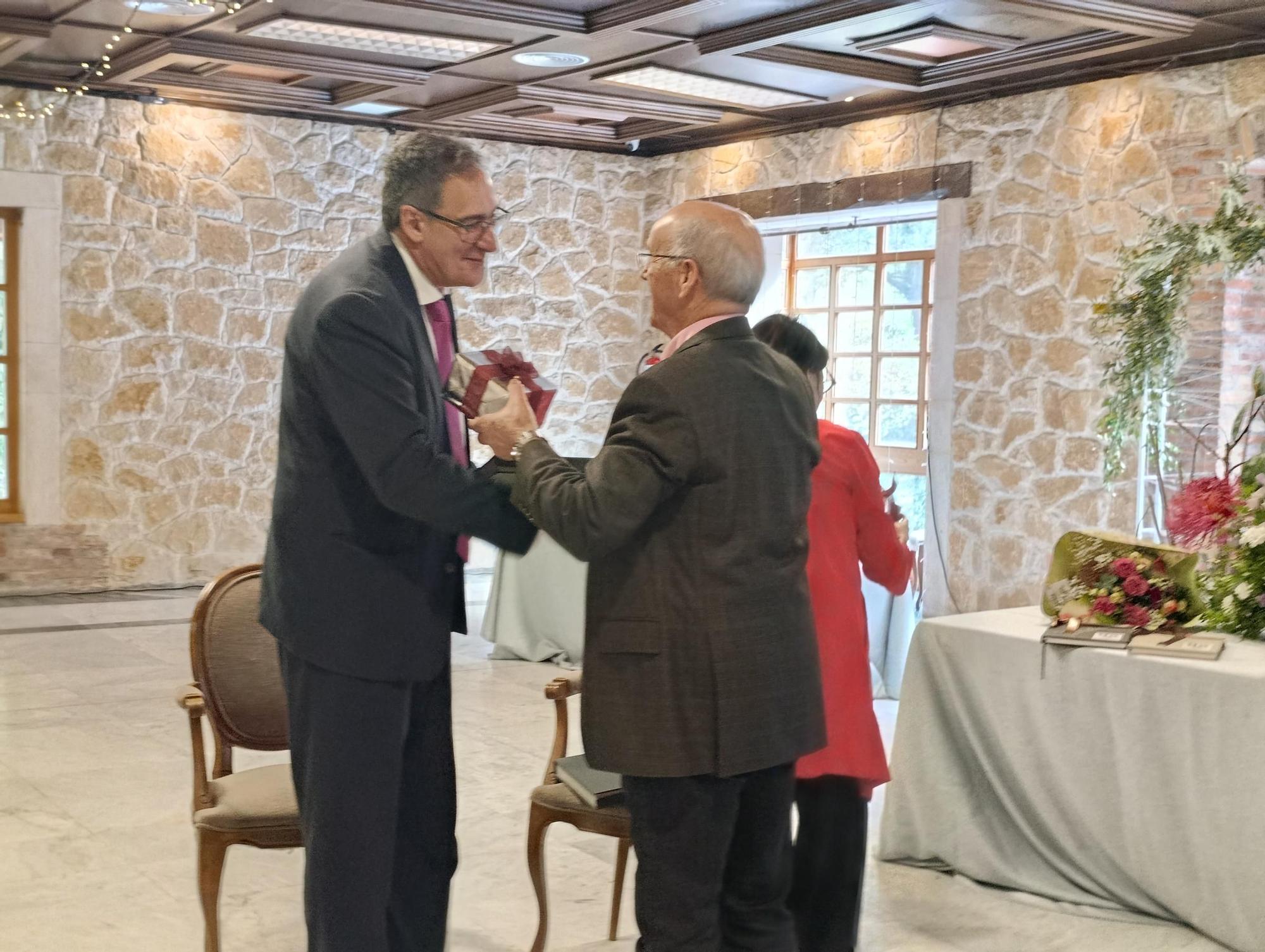 Emotivo y multitudinario homenaje a los sanitarios de Villabona