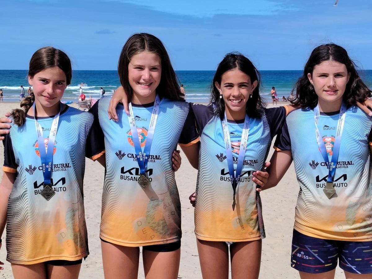 Equipo Infantil Femenino Campeonato de España Playa (Saioa, Naia, Zoe y Victoria)
