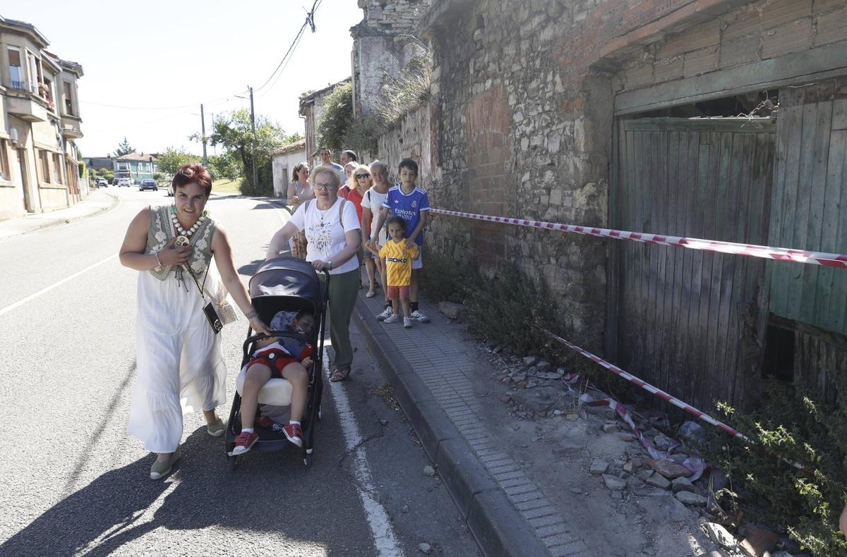 Los vecinos urgen derribar unas casas en ruina para ampliar el parque de Los Pericones en Gijón (en imágenes)