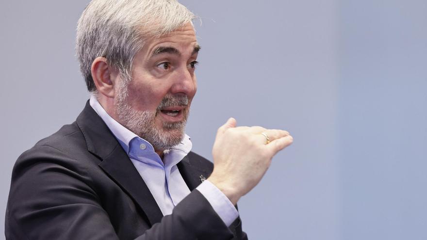 Clavijo niega que Euskadi y Cataluña queden fuera del reparto de menores