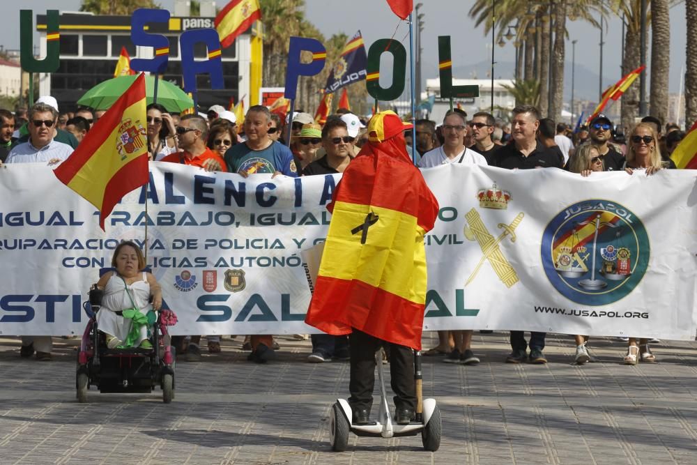 Protesta de Policías y guardias civiles en València